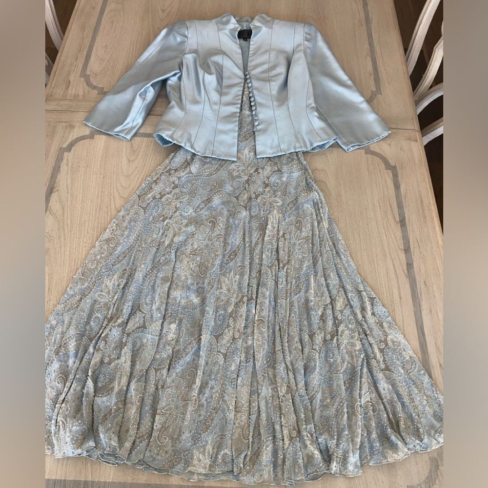 Carmen Marc Valvo Size 8 Dress